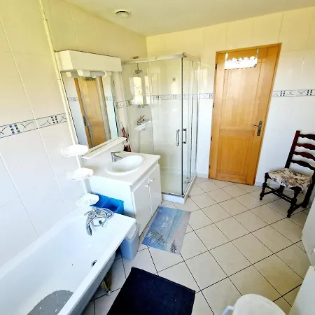 Cozy 2 Bedroom House Holiday home Sars-Poteries