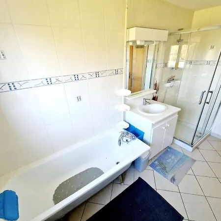 Cozy 2 Bedroom House Holiday home *