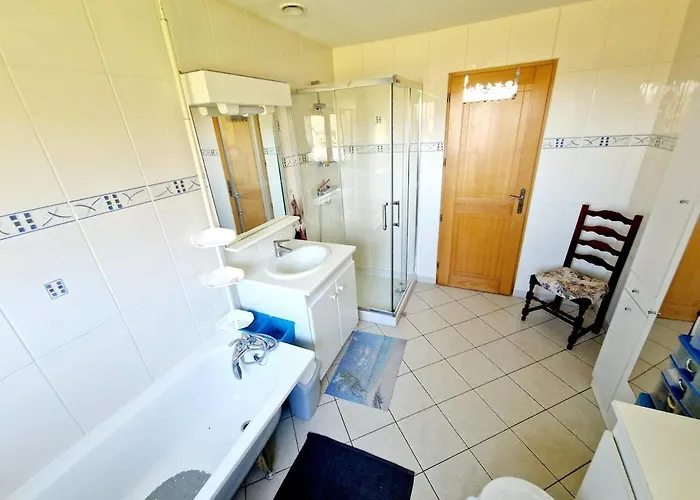 Cozy 2 Bedroom House Holiday home Sars-Poteries
