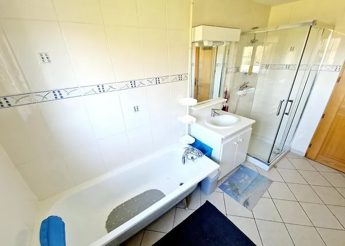 Cozy 2 Bedroom House Holiday home *
